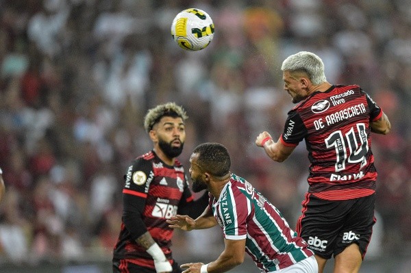 Thiago Ribeiro/AGIF/ Flamengo em campo contra o Fluminense. 