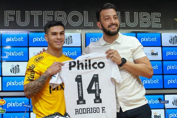 Foto:Fernanda Luz/AGIF | Rodrigo Fernández deve ser adquirido pelo Santos