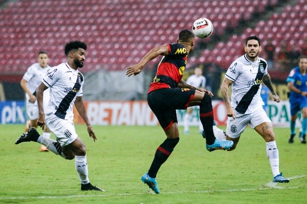 Rafael Vieira/AGIF/ Ponte Preta contra o Sport. 