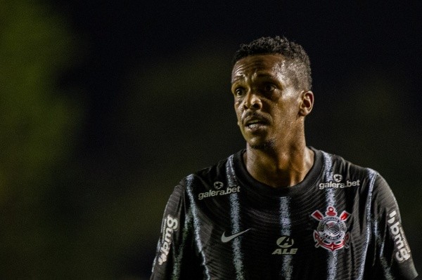 Foto: Marcos Zanutto/AGIF – Jô foi flagrado em um bar durante a partida entre Corinthians e Cuaibá