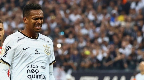 Jô não joga mais pelo Corinthians (Foto: Marcello Zambrana/AGIF)