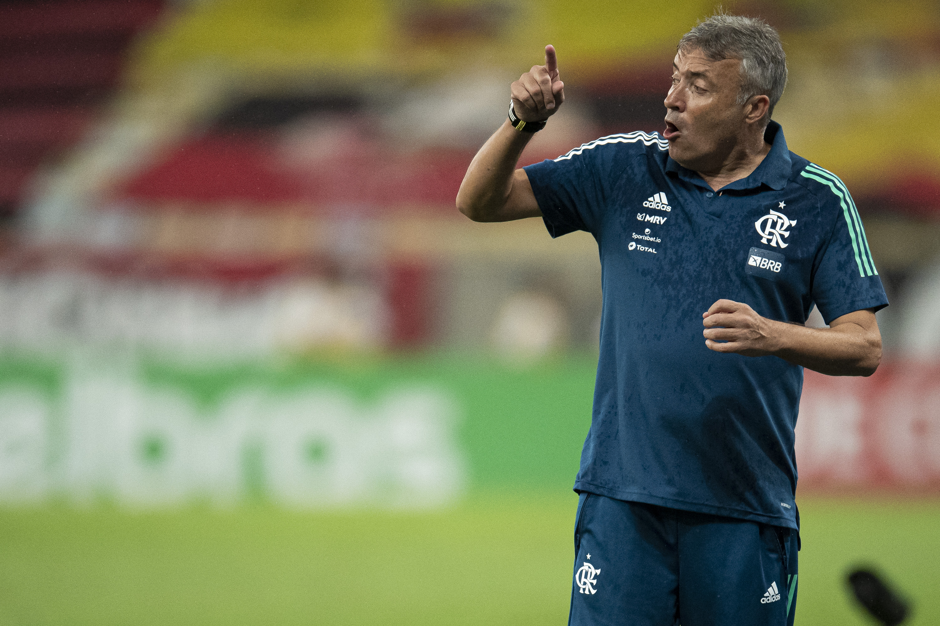 Jorge Rodrigues/AGIF/ Domènec Torrent no comando do Flamengo. 