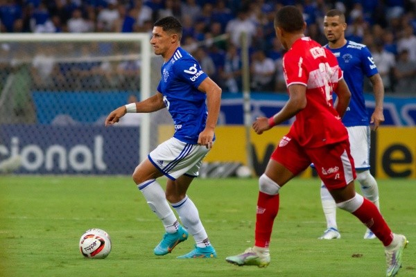  Fernando Moreno/AGIF/ Cruzeiro em campo contra o CRB. 