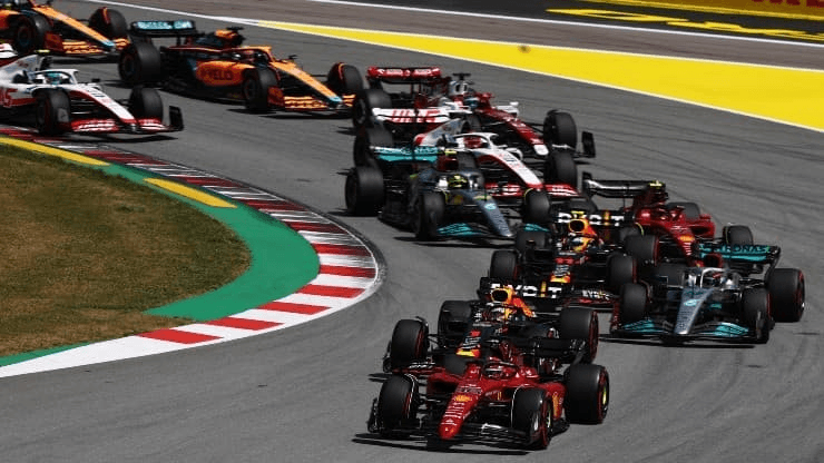  Lars Baron/Getty Images - Início de uma prova em 2022