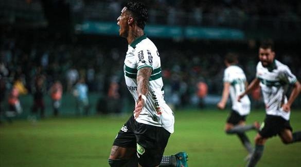 Foto: Divulgação/Coritiba - O atacante garantiu o empate contra o São Paulo