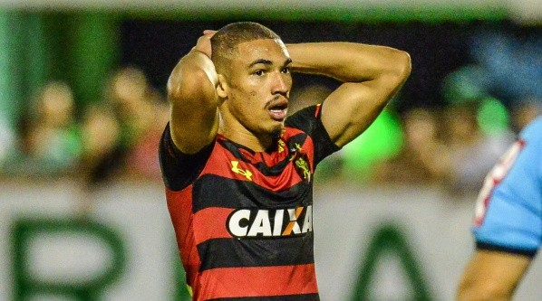 Adryelson está livre no mercado (Foto: Ricardo Luis Artifon/AGIF)