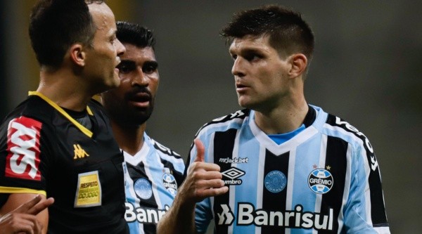 Kannemann tem oferta do Catar (Foto: Maxi Franzoi/AGIF)