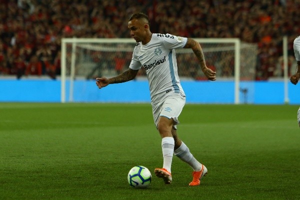 Foto:Robson Mafra/AGIF – Revelado pelo Grêmio, o jogador pertence ao Benfica