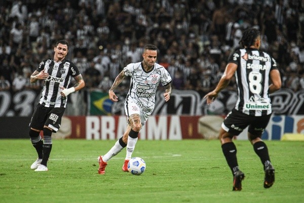 Kely Pereira/AGIF/ Luan em campo com a camisa do Corinthians. Kely Pereira/AGIF/ Luan em campo com a camisa do Corinthians.