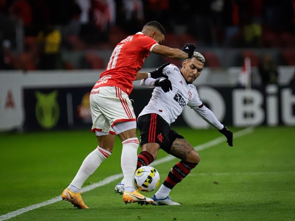 Maxi Franzoi/AGIF/ Internacional e Flamengo em campo. 