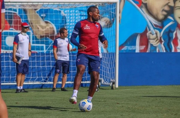  Leonardo Moreira / FEC/ Tinga será desfalque em grande parte da temporada do Fortaleza. 