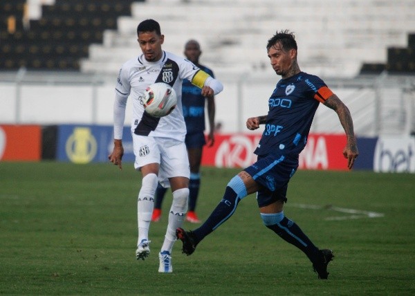 Rogério Capela/AGIF/ Ponte Preta em campo contra o Londrinha. 