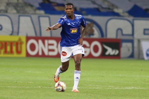 Foto: Fernando Moreno/AGIF – Torcida celeste quer que Cruzeiro repatrie Cacá