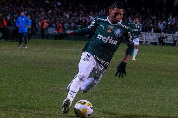 Gabriel Machado/AGIF/ Rony em campo contra o Coritiba. 
