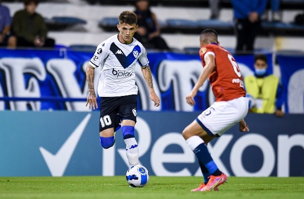 Foto: Marcelo Endelli/Getty Images – Luca Orellano é o camisa 10 do Vélez e um dos destaques da atual Libertadores