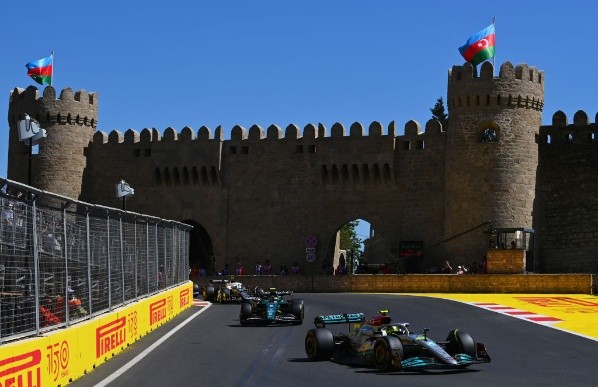 Dan Mullan/Getty Images/ Hamilton no  GP do Azerbaijão. 