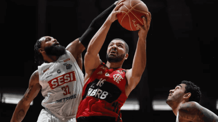 Olivinha em ação contra o Franca — Foto: Gilvan de Souza/Flamengo