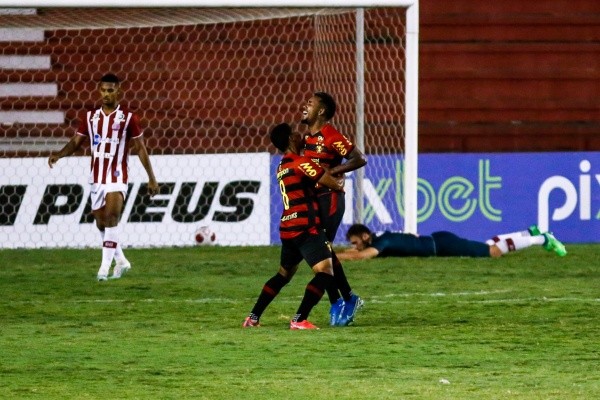 Foto: Rafael Vieira/AGIF – O último Náutico x Sport terminou com vitória do Rubro-Negro por 2 a 1, nos Aflitos, pelo Campeonato Pernambucano