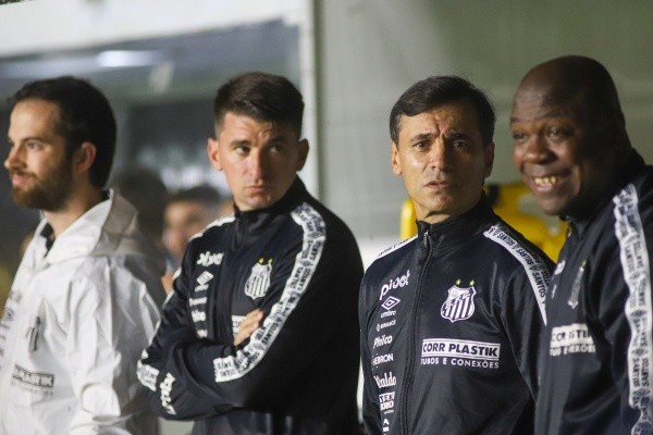 Foto: Fernanda Luz/AGIF | Bustos e staff do Santos tem sido auxiliado pela tecnologia