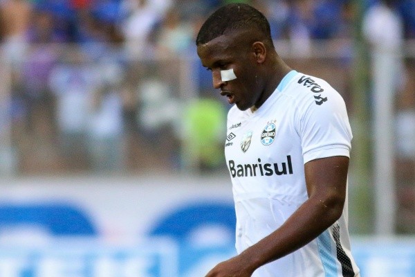 Elias: criticado pela torcida – Foto: Fernando Moreno/AGIF