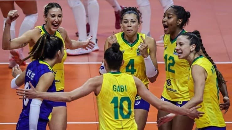 Brasil festeja ponto contra Turquia — Foto: Wander Roberto/Inovafoto/CBV