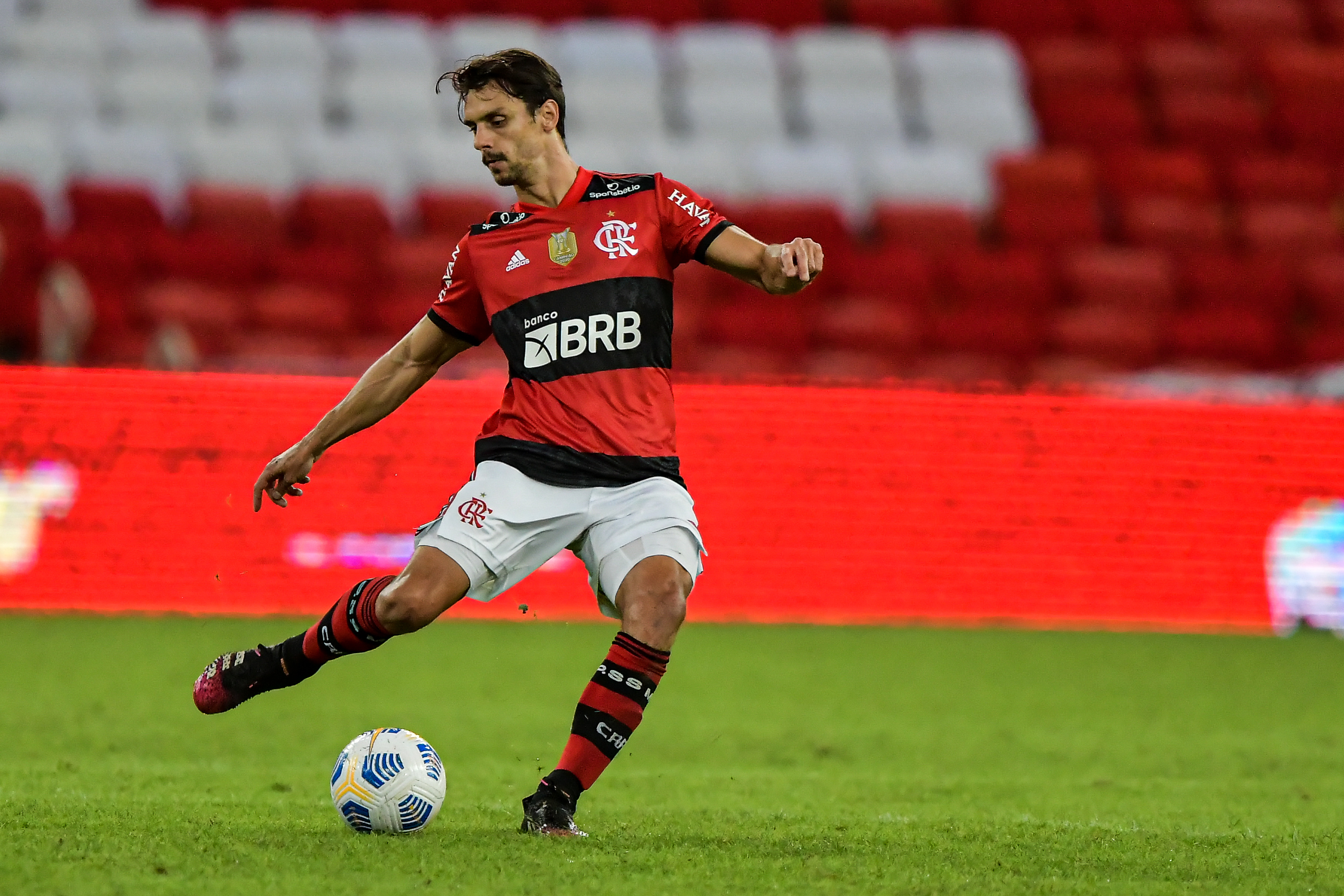 (Foto: Thiago Ribeiro/AGIF) Rodrigo Caio é cotado para time de Jorge Jesus