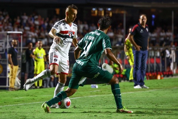 Marcello Zambrana/AGIF/ São Paulo e Palmeiras em campo. 