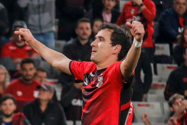 Pablo pode aparecer no ataque do Athletico (Foto: Gabriel Machado/AGIF)