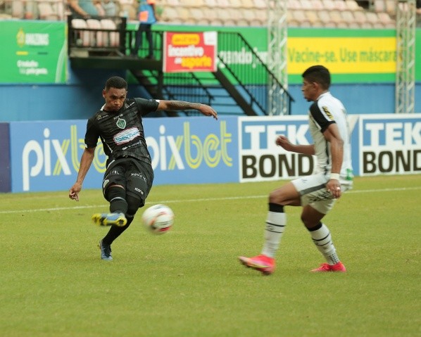  Pablo Trindade/AGIF/ Figueirense em campo contra o Manaus. 
