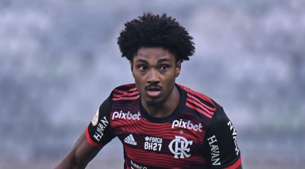 Vitinho tem contrato com o Flamengo até dezembro (Foto: Pedro Vilela/Getty Images)