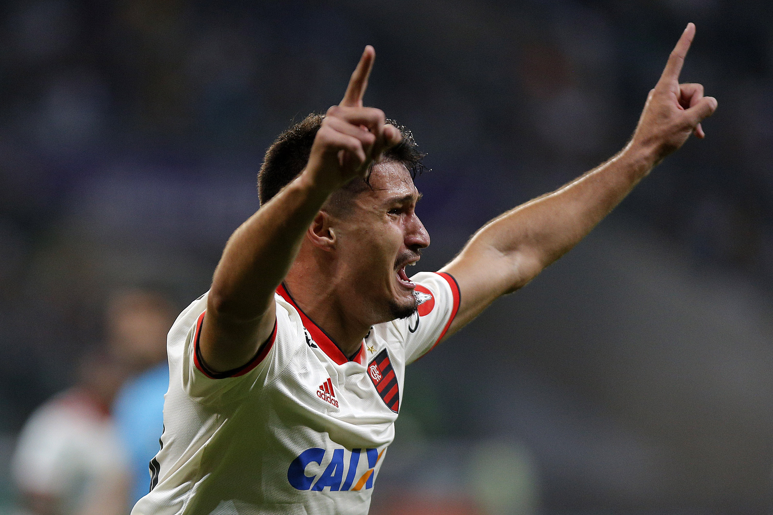 Foto: Daniel Vorley/AGIF | Thuler é uma opção que agrada a Dorival Jr