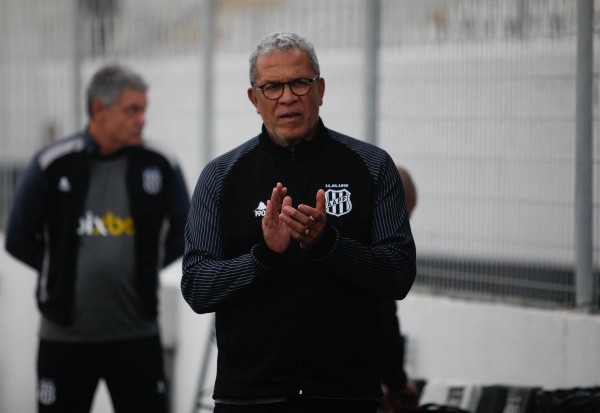 Rogério Capela/AGIF/ Hélio dos Anjos, técnico da Ponte Preta. 