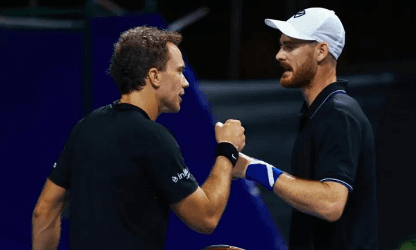 Reprodução Instagram/ Bruno Soares e Jamie Murray em Indian Wells. Reprodução Instagram/ Bruno Soares e Jamie Murray em Indian Wells.