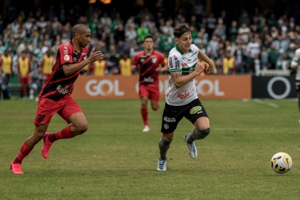 Foto: Robson Mafra/AGIF – Galarza vem ganhando moral e espaço no Coritiba