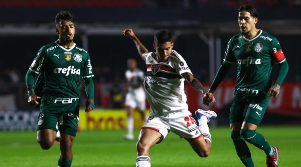 Nestor em ação com a camisa do São Paulo (Foto: Marcello Zambrana/AGIF)