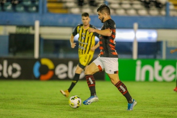 Foto: Fernando Torres/AGIF – Guilherme Queiroz é outro que já deixou o elenco do Vitória