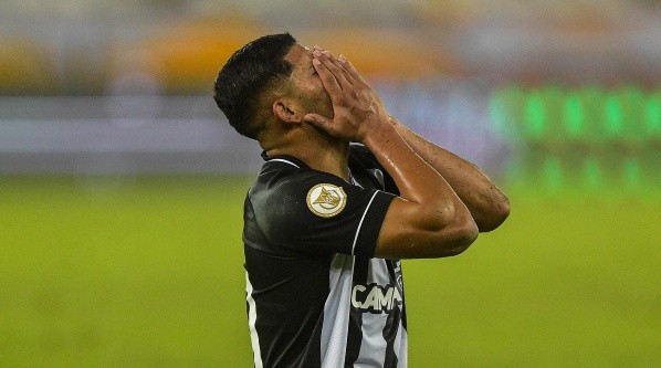 Erison é dúvida no Botafogo (Foto: Thiago Ribeiro/AGIF)