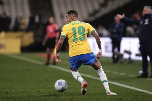 Raphinha é titular da Seleção brasileira (Foto: Ettore Chiereguini/AGIF)