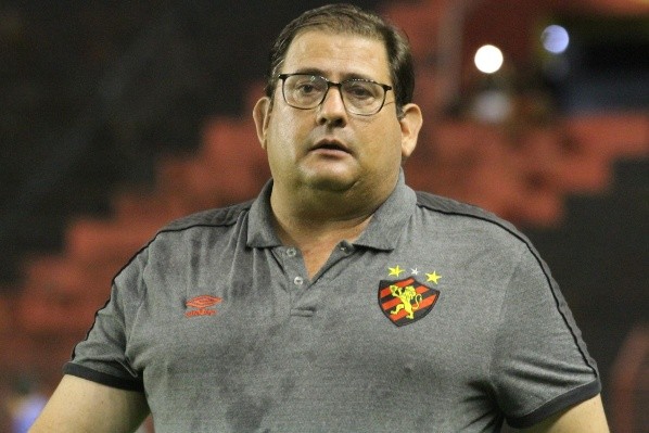 Guto Ferreira é um dos cotados para dirigir o Sport (Foto: Marcel Lisboa/AGIF)