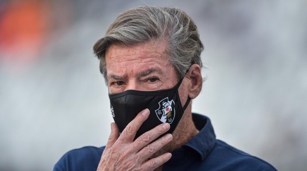 Presidente Jorge Salgado está pressionado pela torcida do Vasco (Foto: Thiago Ribeiro/AGIF)