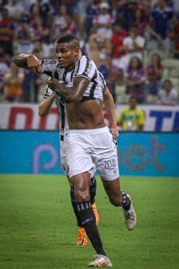 Cleber: pode retomar a titularidade – Foto: Lucas Emanuel/AGIF