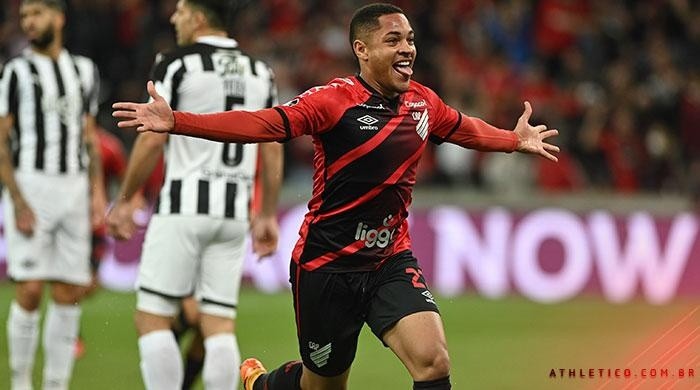 Foto: José Tramontin/athletico.com.br/Divulgação - Vitor Roque: jovem marcou o primeiro do Athletico contra Libertad