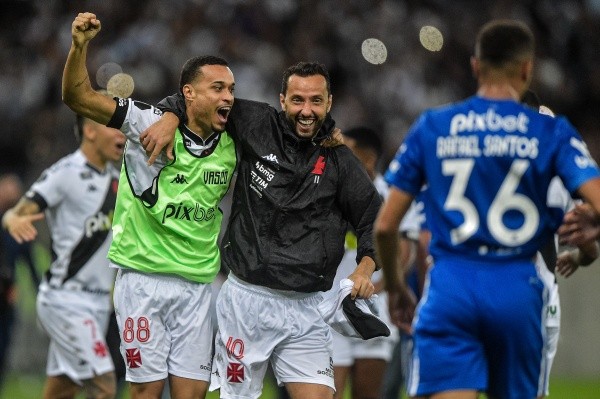 Fot:Thiago Ribeiro/AGIF | Nenê e Palácios se livram das críticas