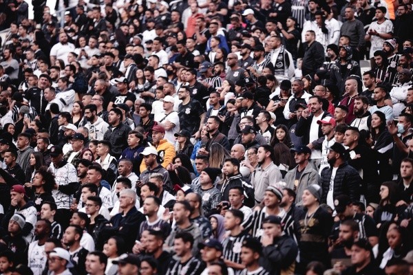 Ettore Chiereguini/AGIF/ Corinthians é o time que mais leva público pagante nos estádios.