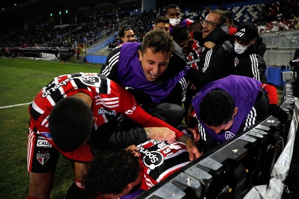 PhotoSport/AGIF/ São Paulo comemorando gol. 