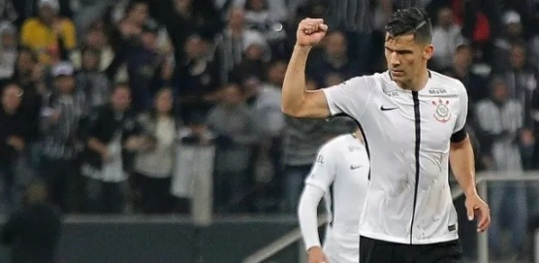 Daniel Vorley/AGIF/ Balbuena já jogou no Timão e é cogitado para voltar ao Clube. 