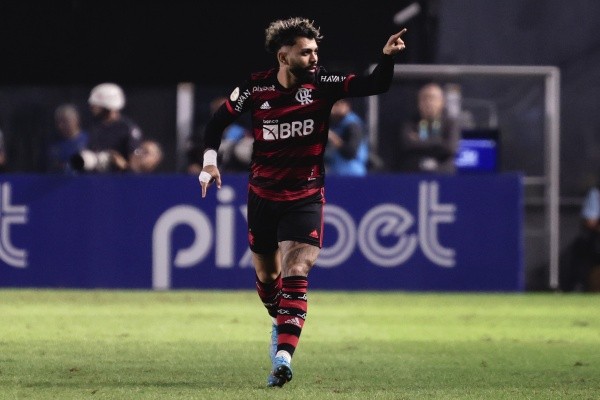 Ettore Chiereguini/AGIF/ Gabigol comemorando gol. 