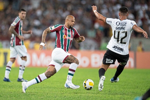 Jorge Rodrigues/AGIF/ Fluminense x Corinthians em campo. 