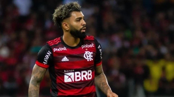 Fernando Moreno/AGIF/ Vidal chega como um dos jogadores mais bem pagos do elenco do Flamengo, ficando atrás de Gabigol. 