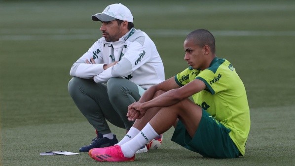 Foto: Cesar Greco – Abel Ferreira terá que também aprovar negociação em caso de futuras ofertas de Leverkusen e Villarreal